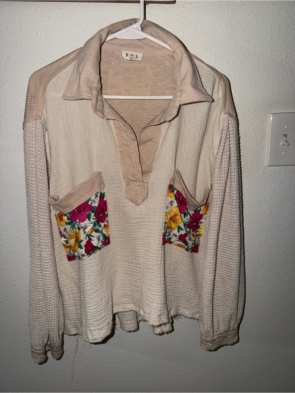 POL Cream Mixed Media Long-Sleeve Henley with Floral Patch Pockets - Picture 4 of 14